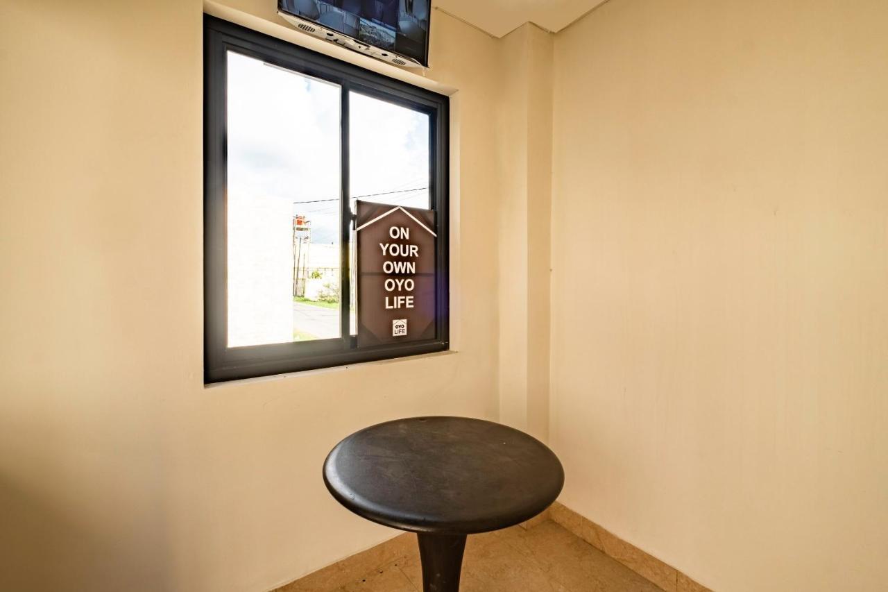 Oyo Life 2673 Rosewood Residence Karawang Eksteriør billede